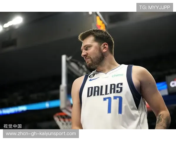 东契奇示范级突破上篮，独行侠保持领先